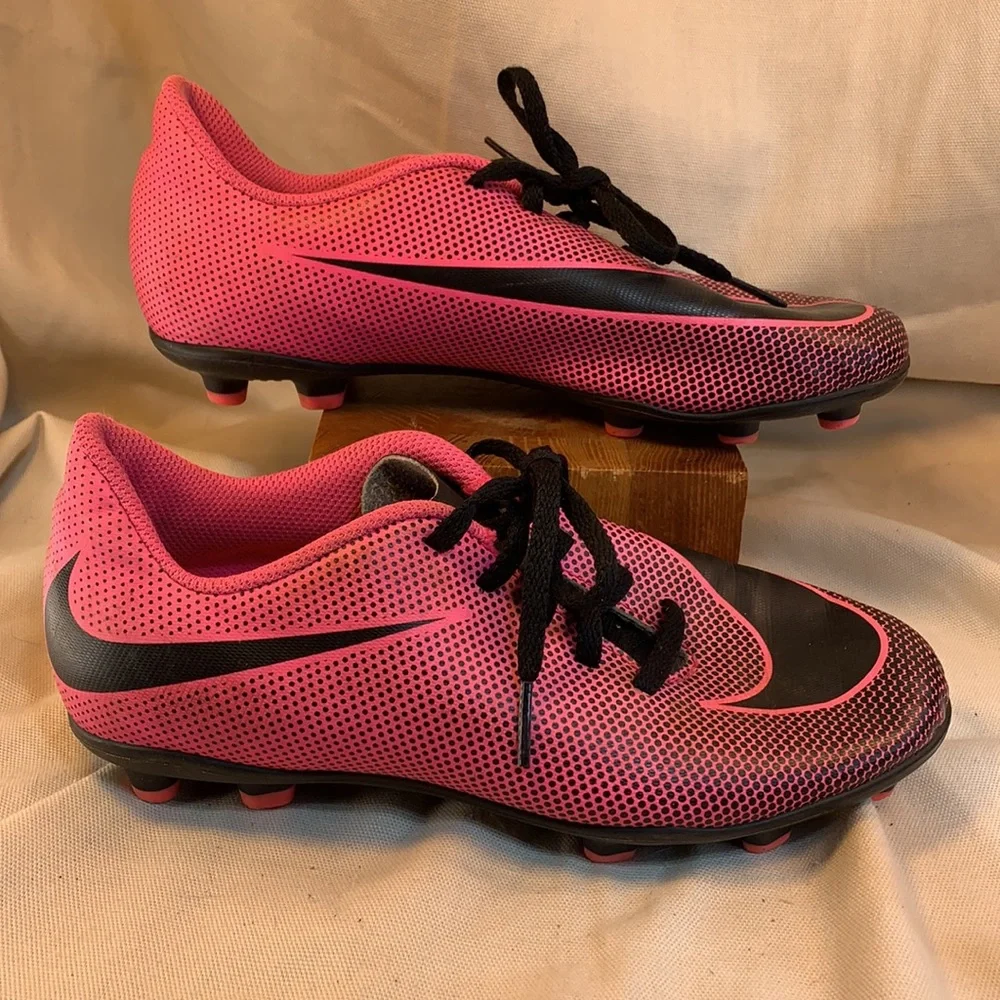Nike soccer sneakers almost NEW